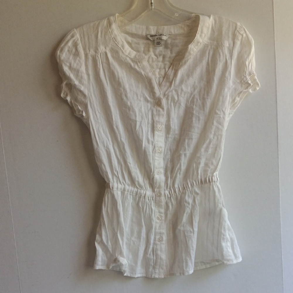 WHITE BUTTON-UP TOP